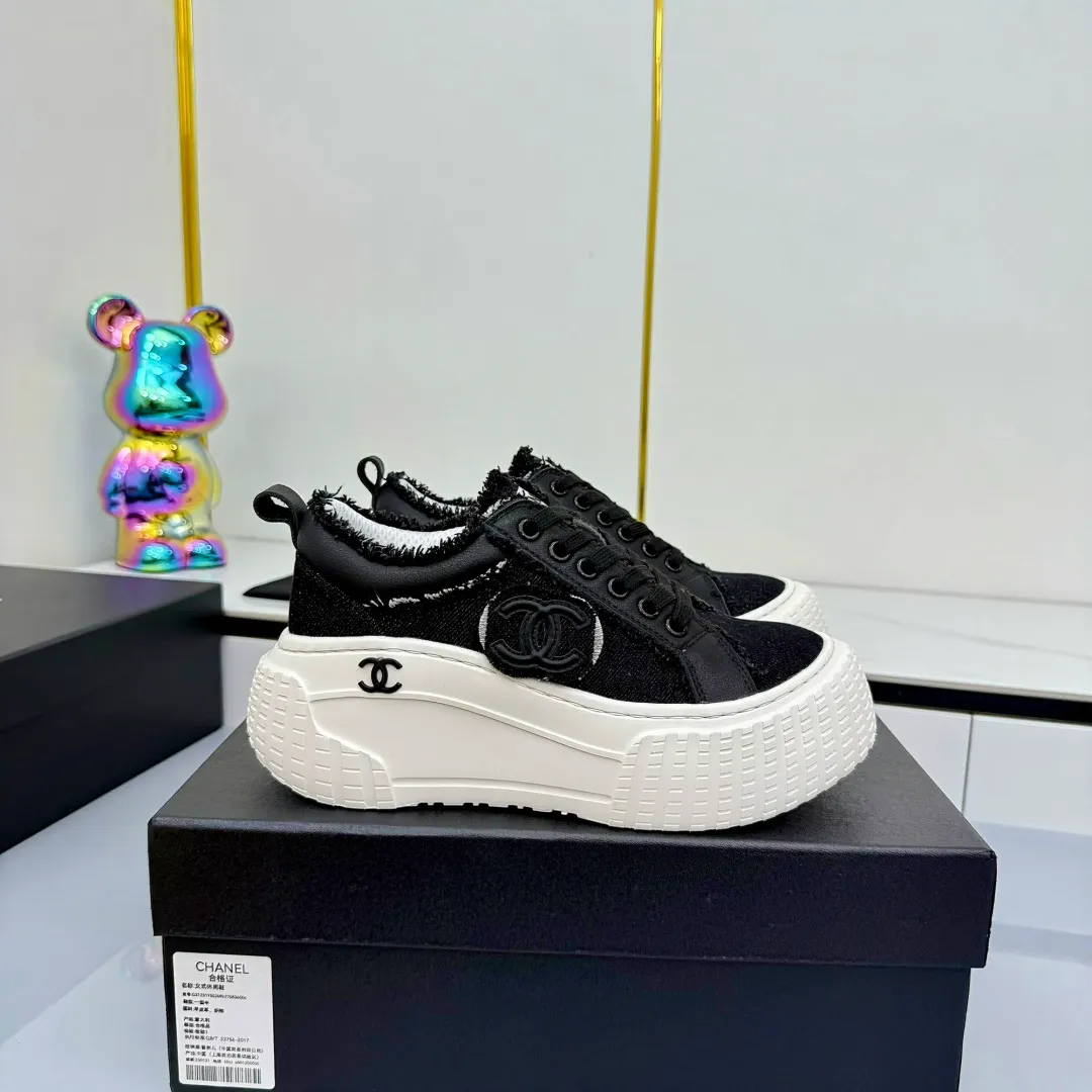 👟👟Ex-factory price 640👟👟 Chanel bread shoes ~ original calfskin panda shoes Chanel 25C latest hot style panda black and white sports shoes casual sneakers Xiaoxiang hot item classic black and white panda color coco girls must pay Fabric: original custom mixed sheepskin lining: original imported breathable mesh lining outsole: Original molded rubber + TPU combination Size: Women's 35-41 Buy now👉